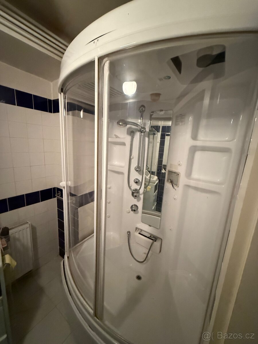 Sprchový kout s uzavřenou jednotkou pro sprchování - 2