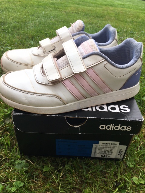 Dívčí tenisky Adidas vel.35-stélka 21,5cm - 2