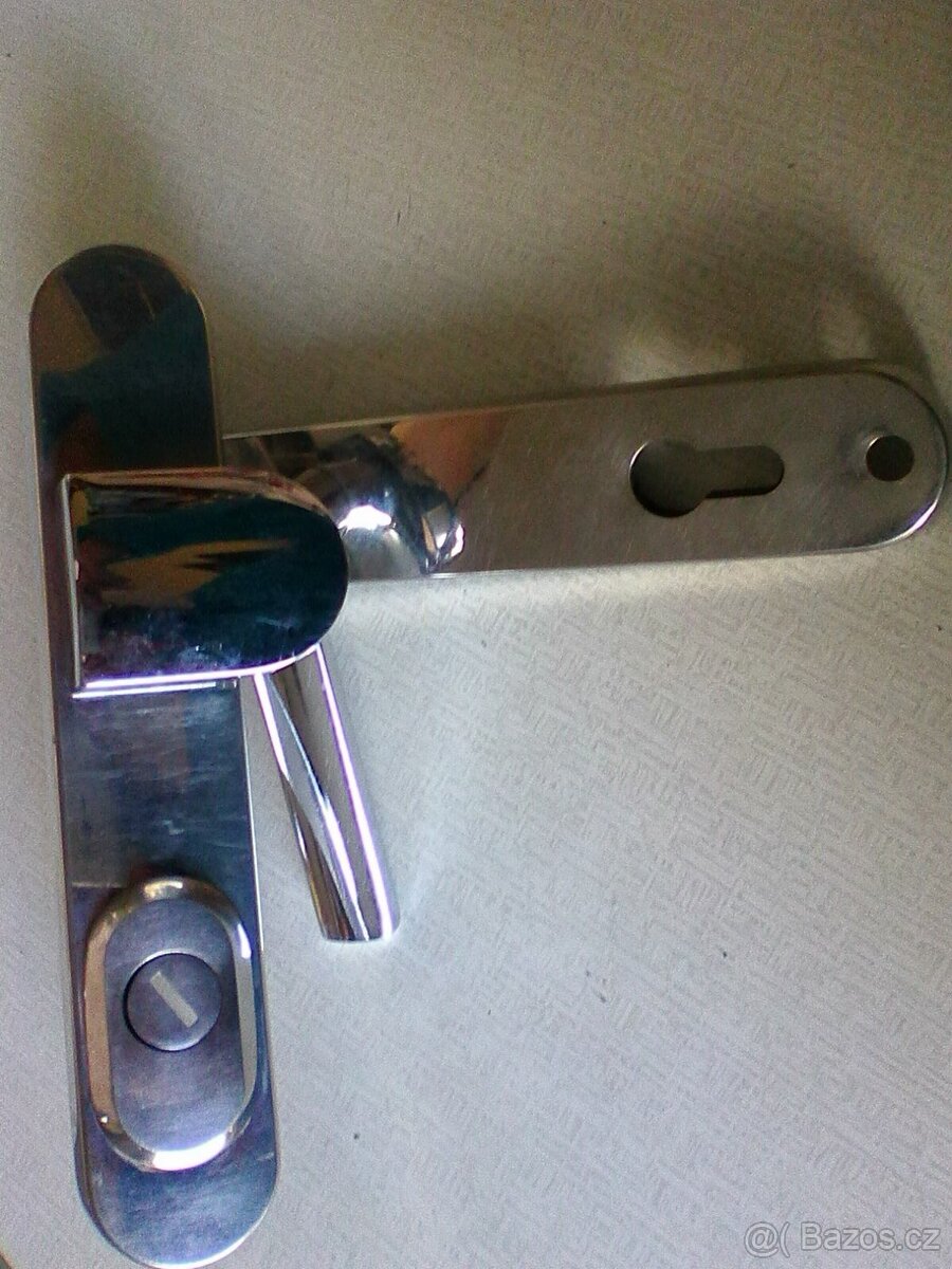 Bezpečnostní dveřní kování a přídavný zámek FAB - 2