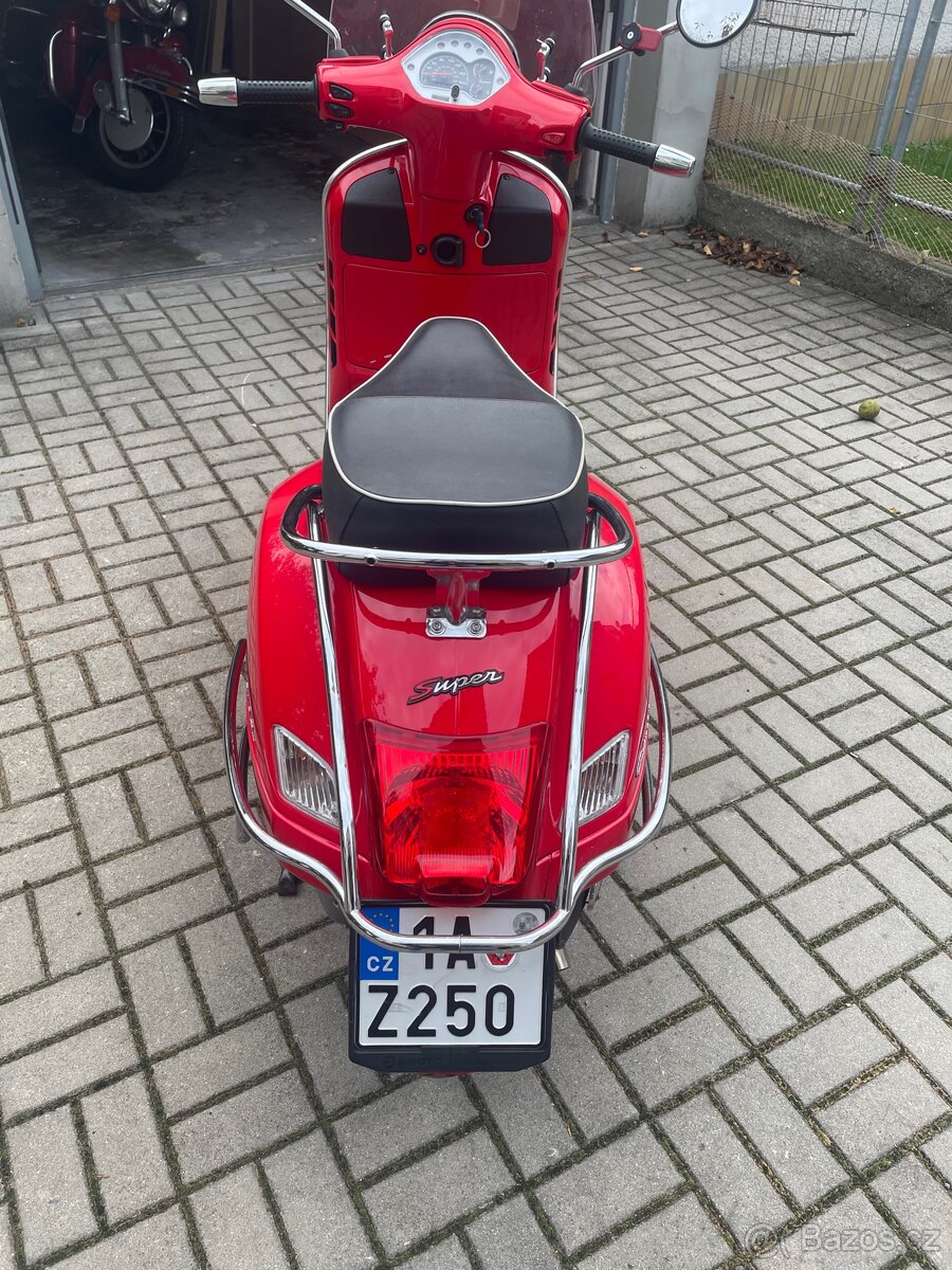 Vespa GTS 300 Super rv 2010 najeto 27790 km - 2