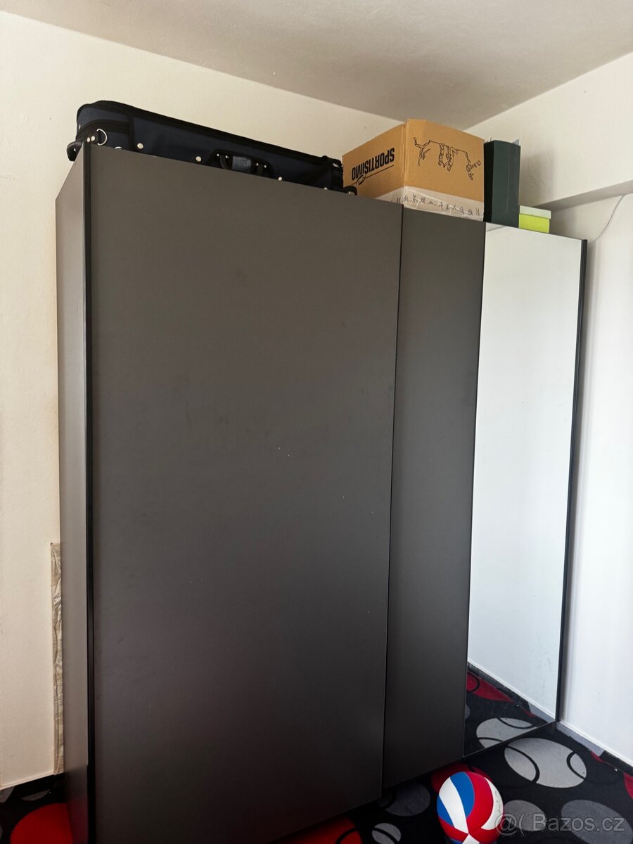 Šatní skříň - 2