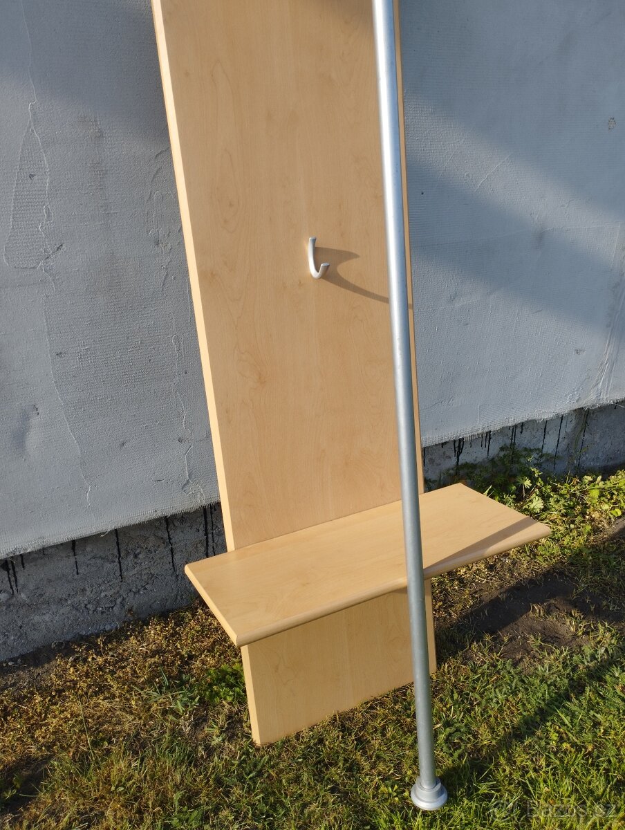 Věšáková stěna - 2