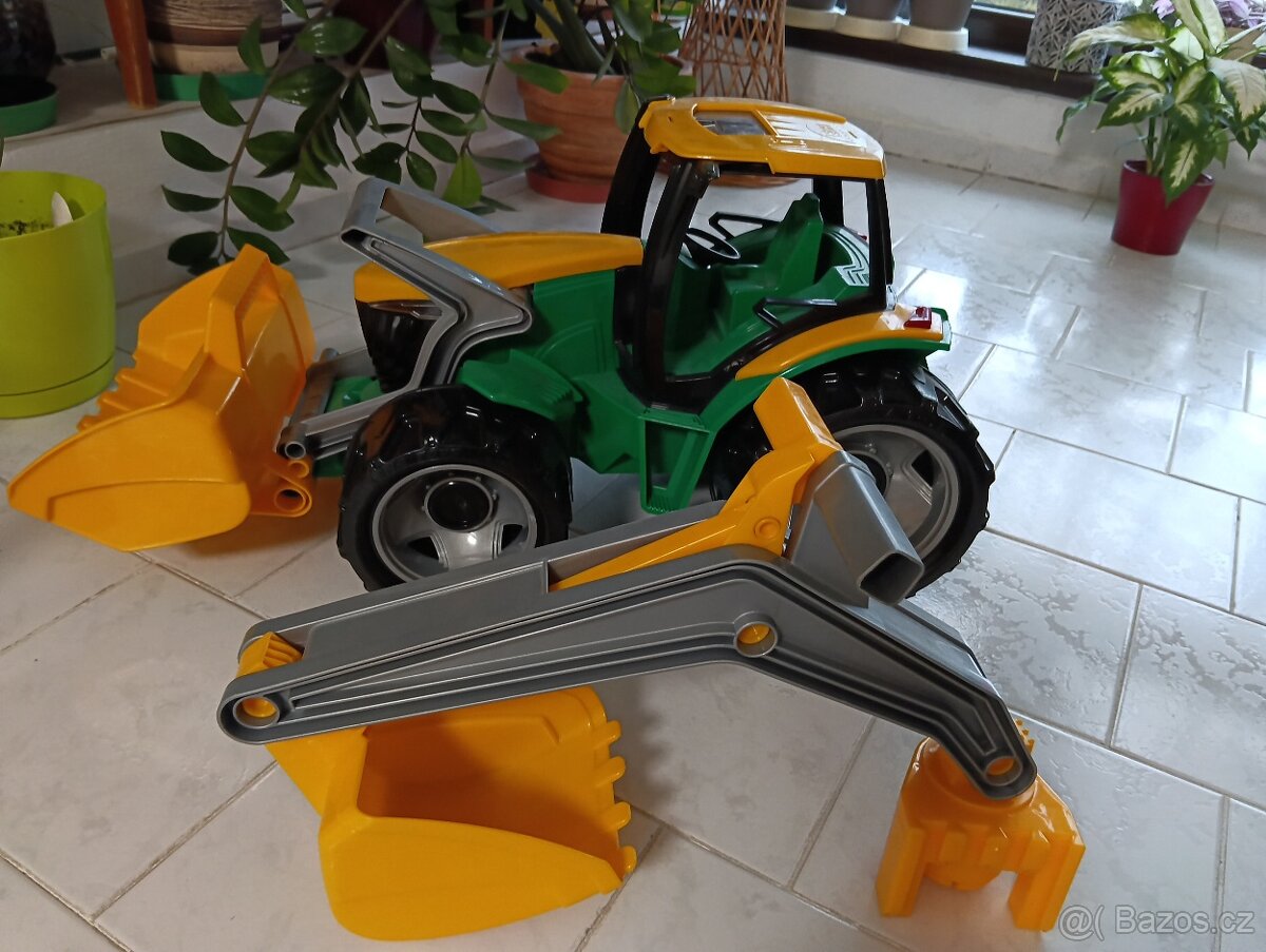 Traktor s nakladačem - 2