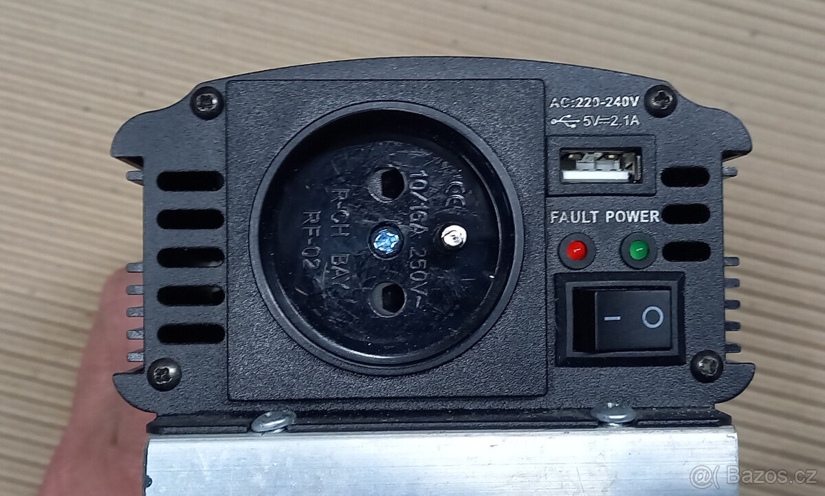 měnič napětí 12V na 230V - 2