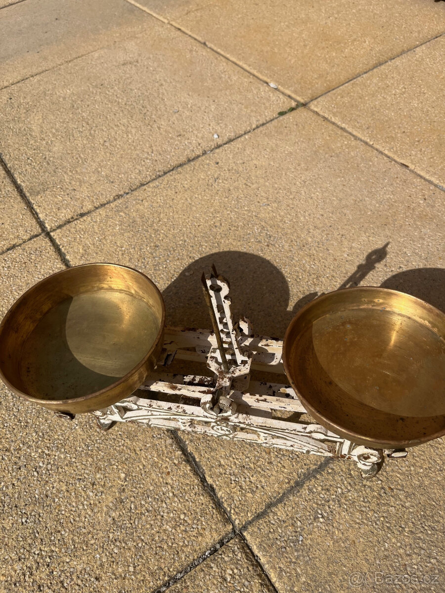 staré kuchyňské váhy - 2