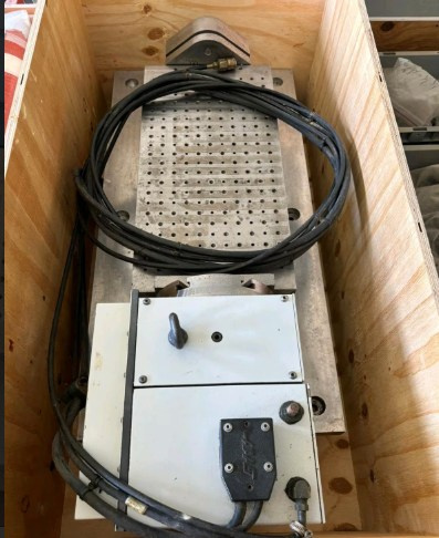 Obráběcí centra - vertikální HRT210 4osy - 2