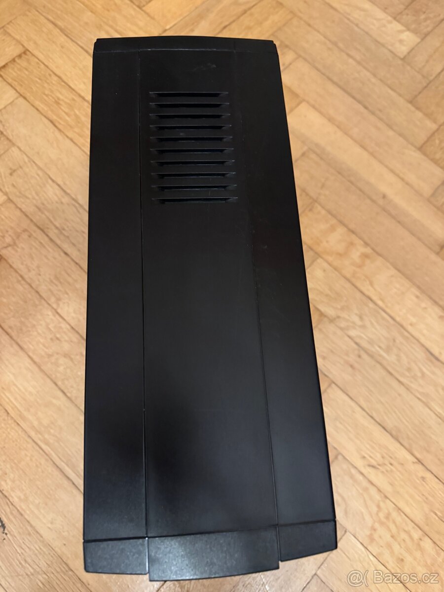 UPS APC BACK-UPS 950VA - nová baterie - 2