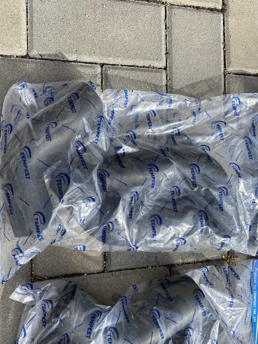 UAZ 469, 451, Gaz 24,Gaz 2410,sada hadic k chladiči - 2