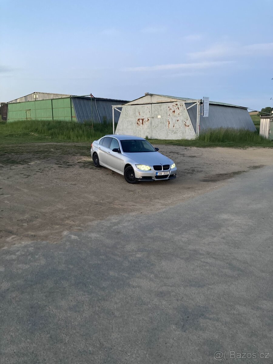 2005 BMW E90 325i - 2