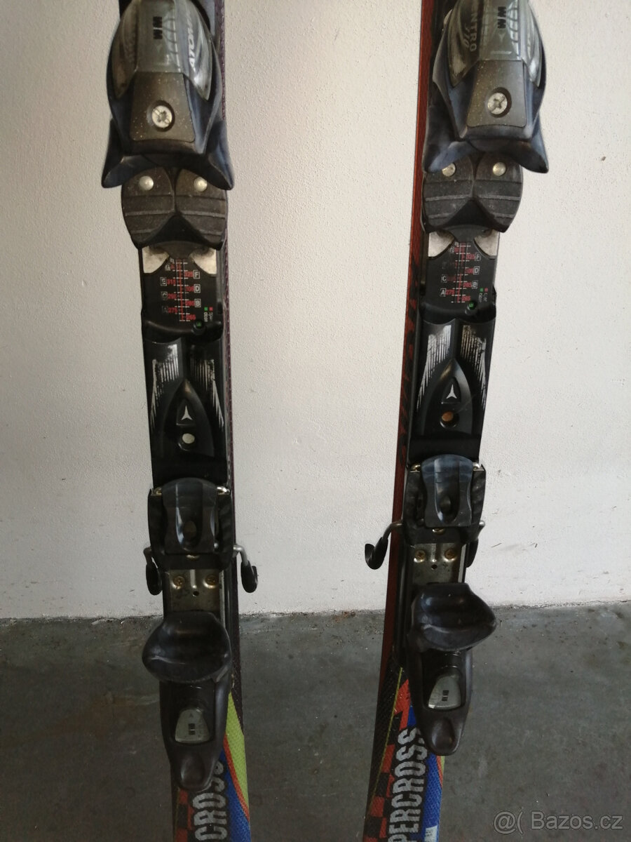 Prodám velmi zachovalé lyže zn. ATOMIC výška 170 - 2