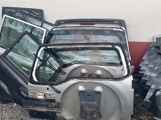 MITSUBISHI - ZADNÍ DVEŘE - 2