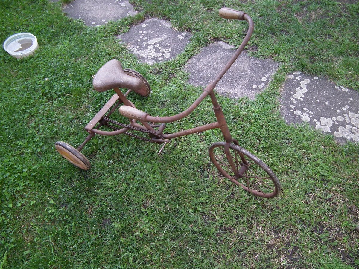 Prastará dětská tříkolka - 2