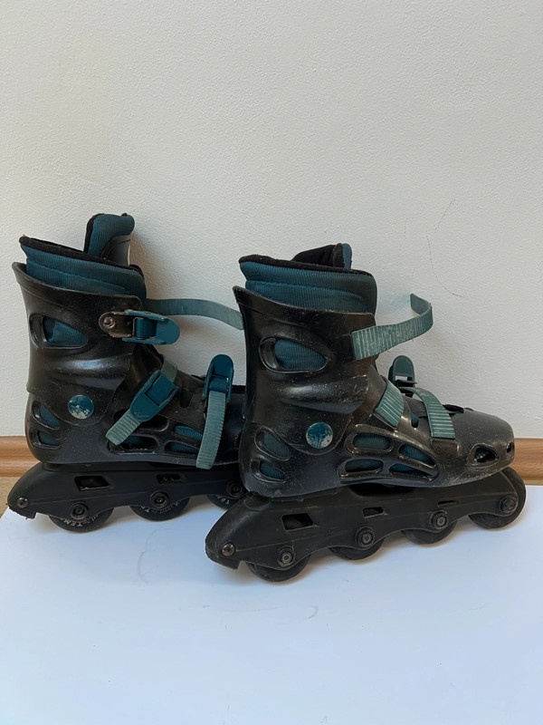 Kolečkové Brusle Vel. 39 -hezký stav - 2