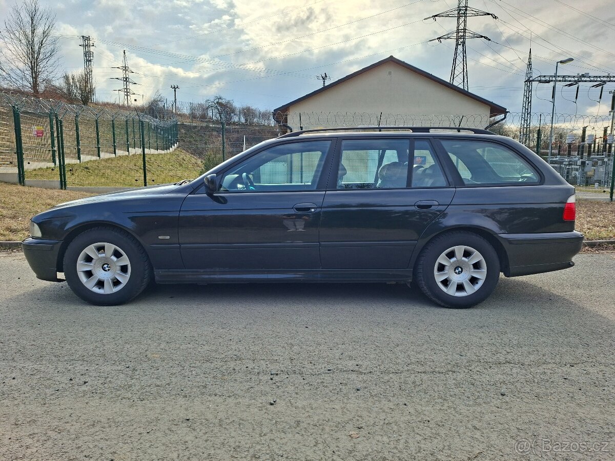 BMW 525i e39 touring manuál - 2