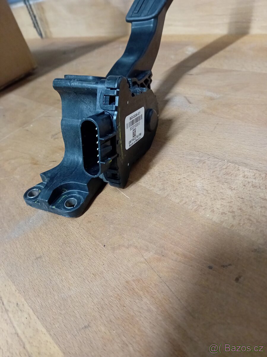 Plynový pedál Camaro - 2