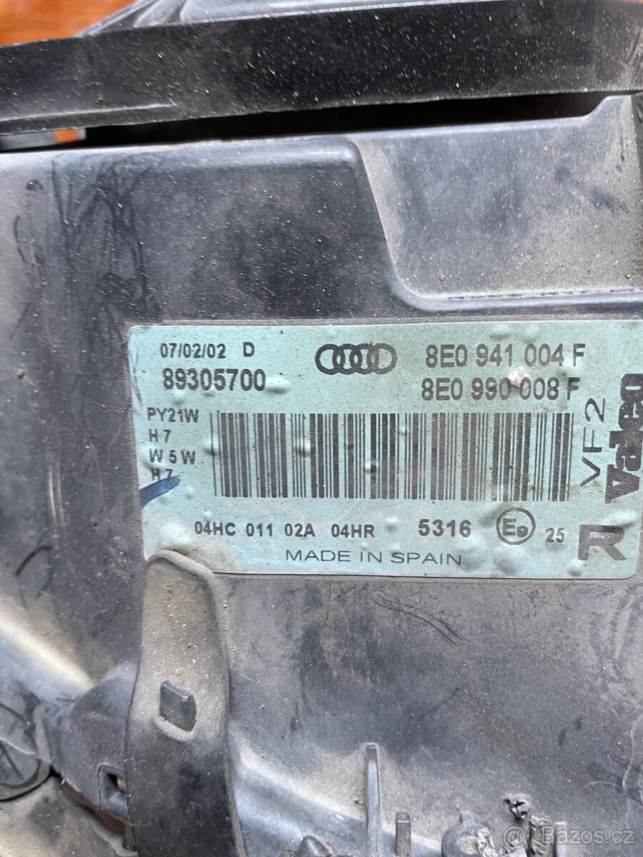 Pravé přední světlo Audi A4 B6 - 2