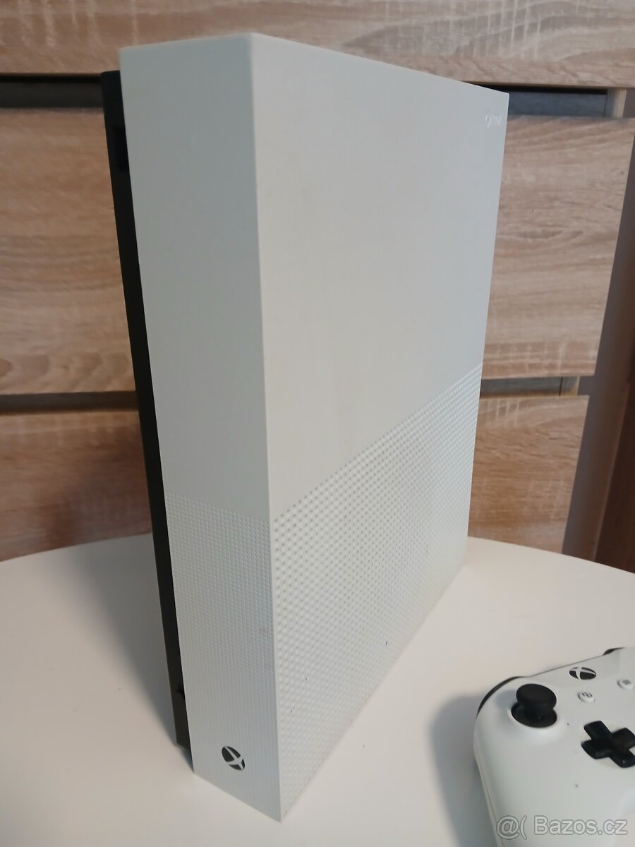 Microsoft XBOX One S All Digital 1TB bílá +3x Wireless cont - 2