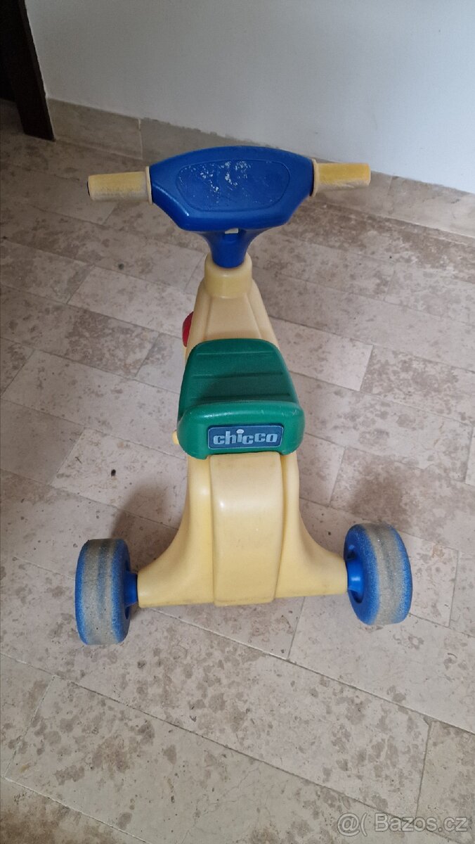 Odrážedlo Chicco tříkolka - 2