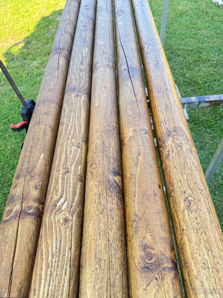 Dřevěné kůly - palisády - 2