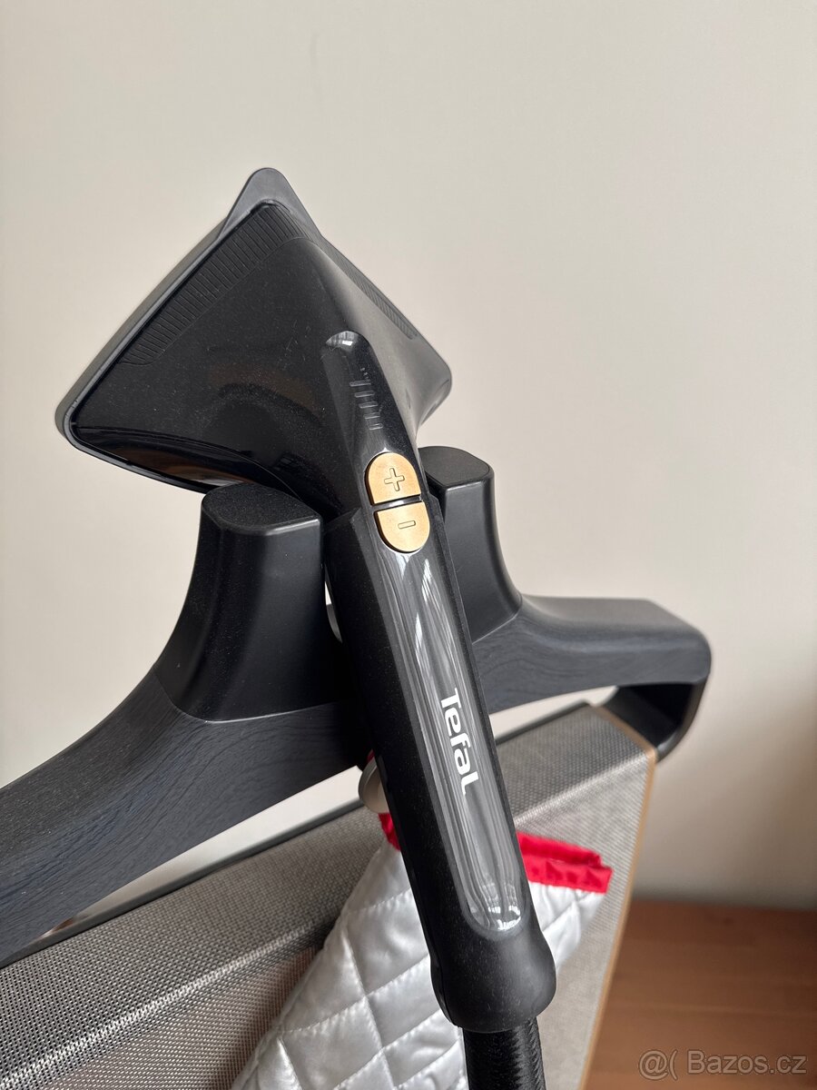 Napařovač oděvu Tefal ProStyle Care - 2