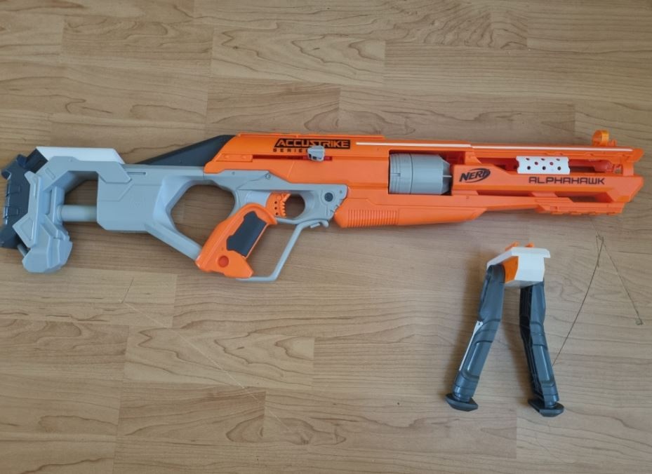 Nefr pistole Accustrike - 2