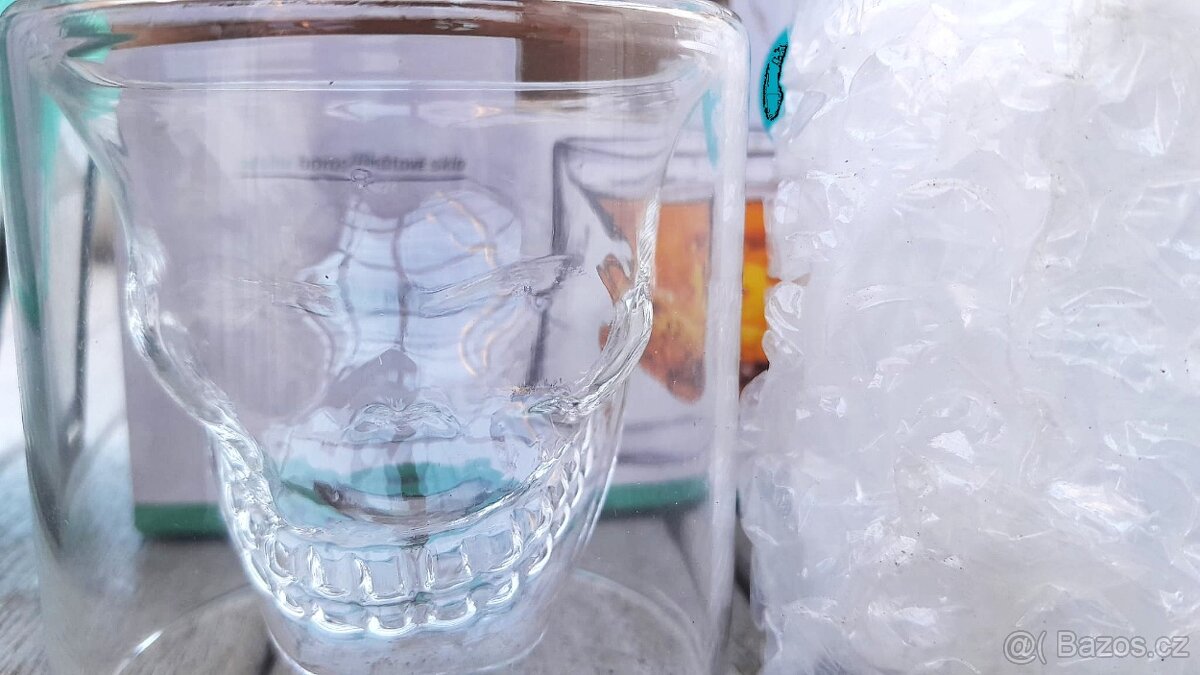 Skleničky ve tvaru lebky na teplé i studené nápoje - 2