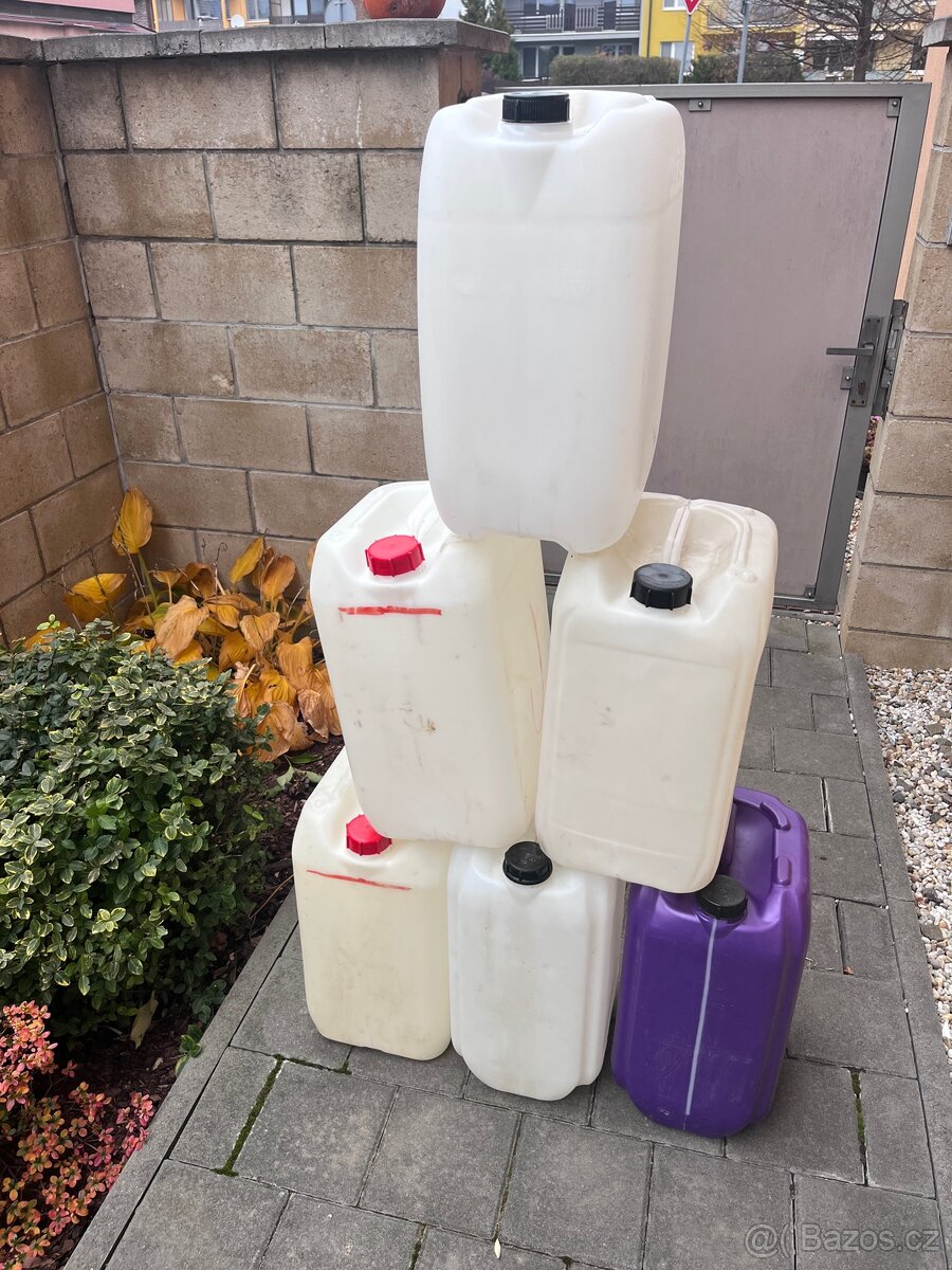 Plastové kanystry 25l - 2