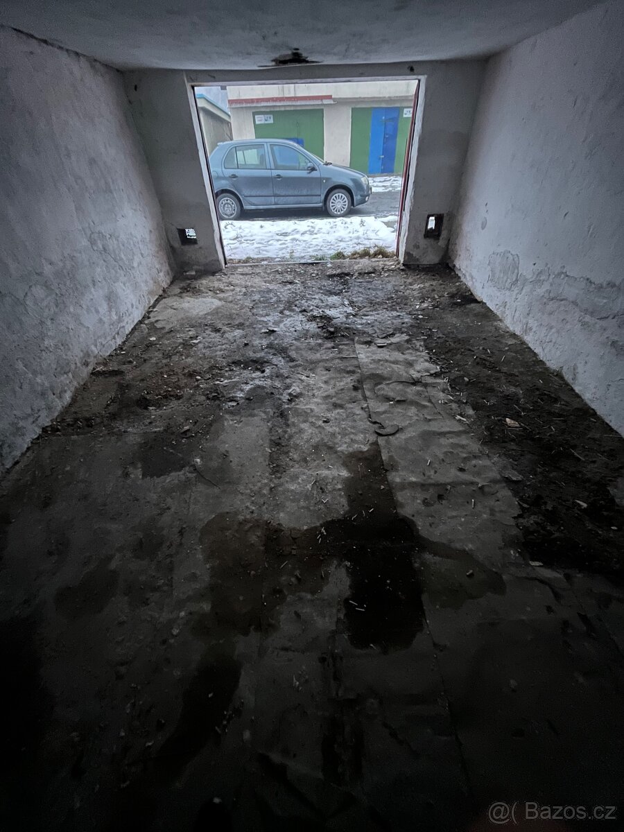 Pronajmu garáž 24m2 v Karviné - 2