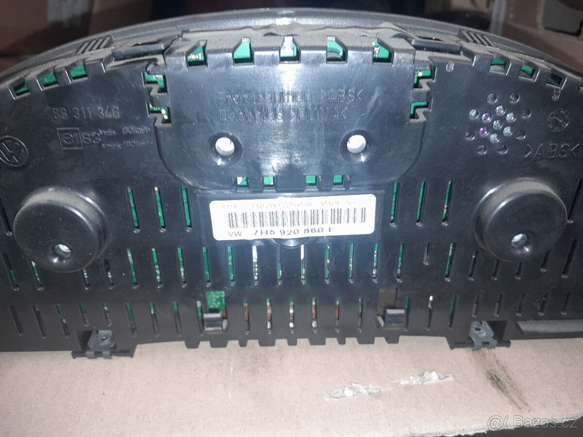 VW T5 přístrjová deska polodot - 2