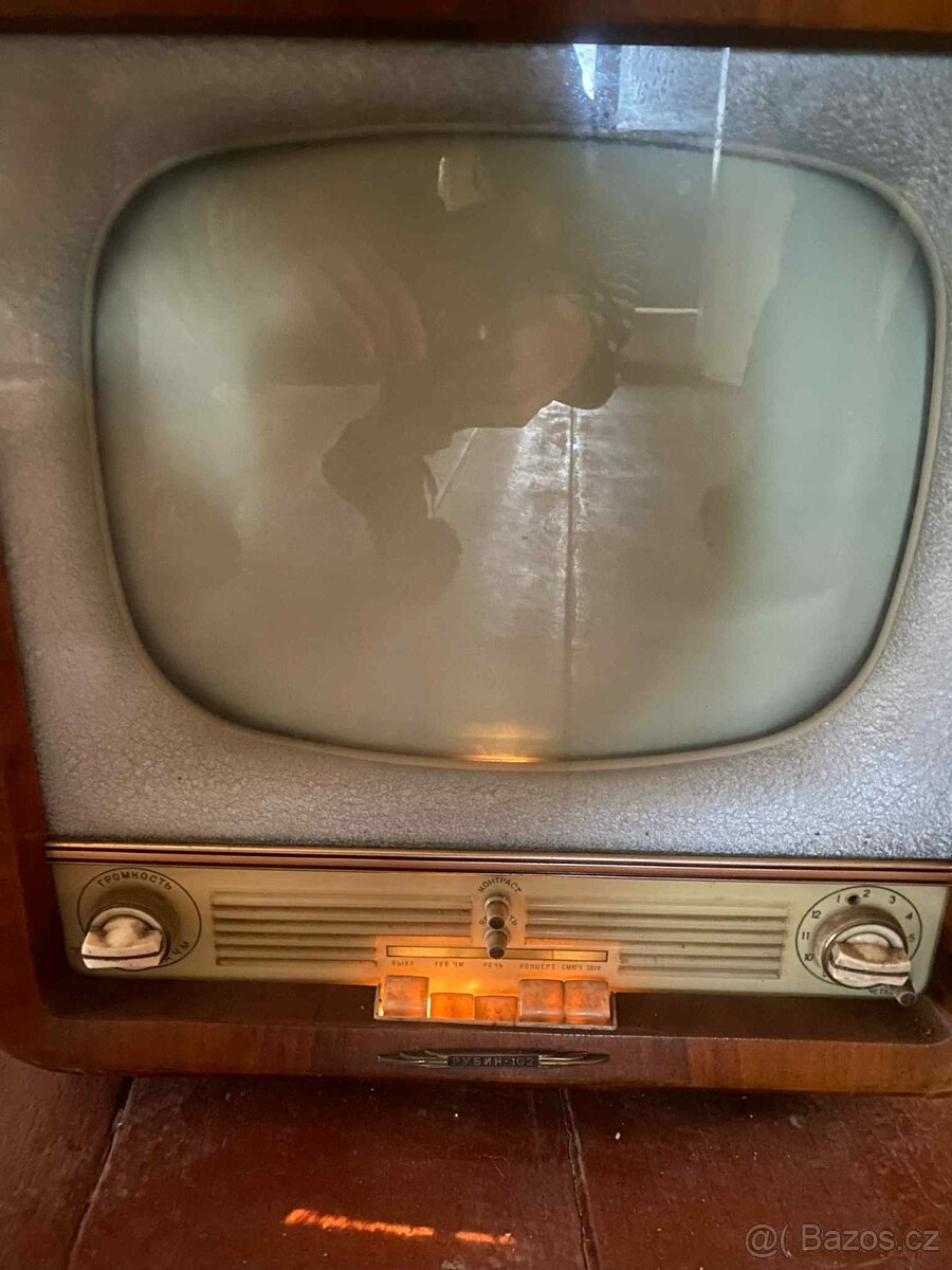 Retro sovětský černobílý televizor „Рекорд 102“ (Rekord 102) - 2