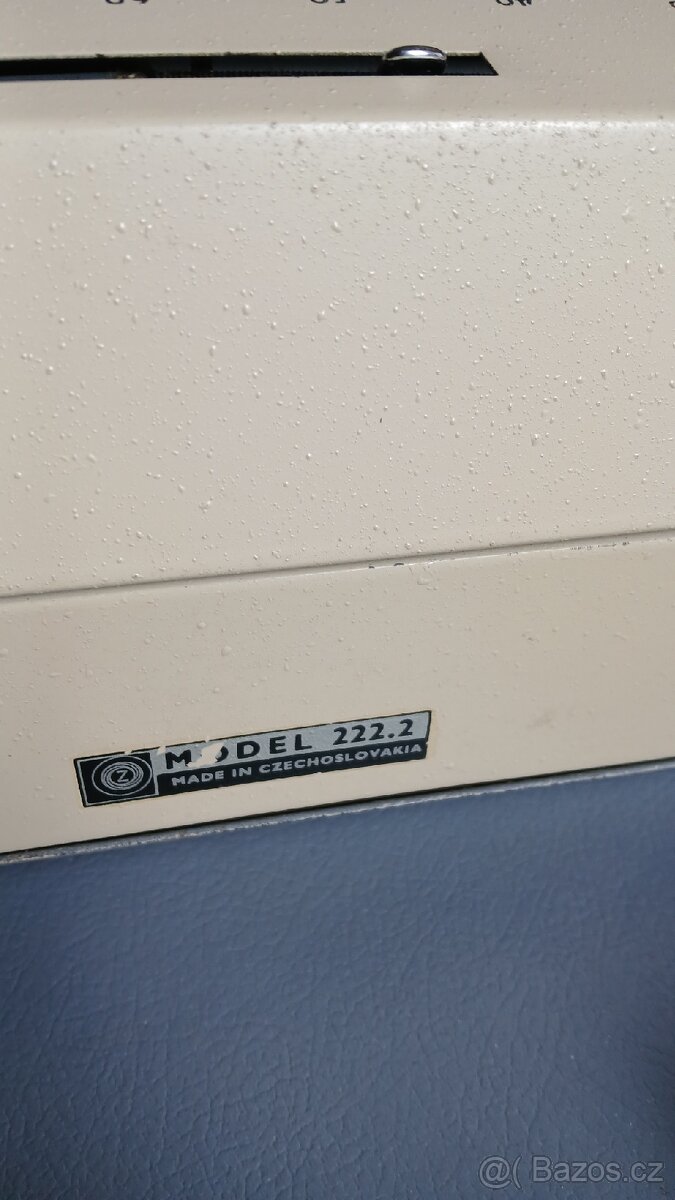 Psací stroj s kufrem Consul 222.2 - 2