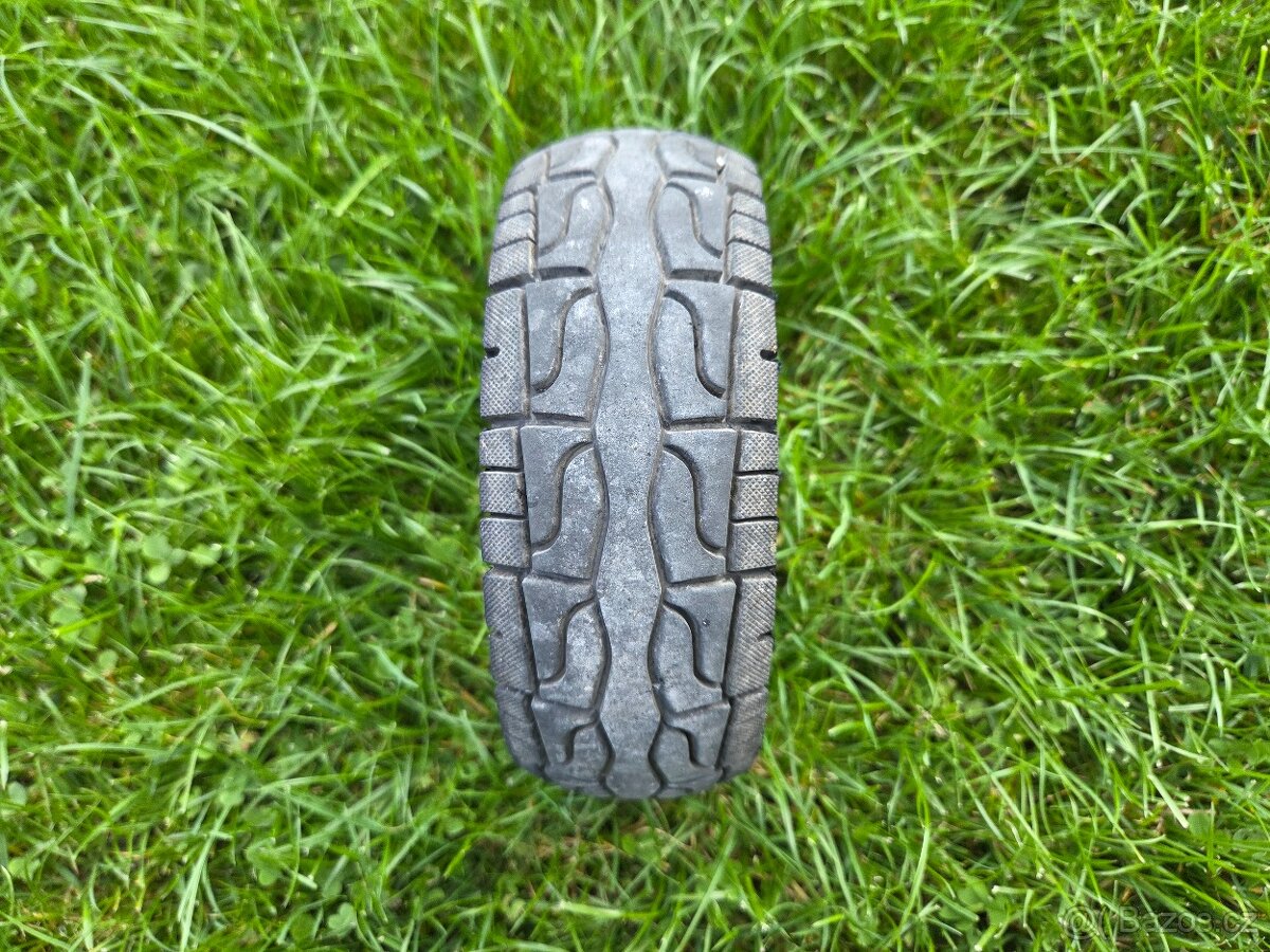 Plná pneumatika Vsett 8,5 x 2,6 - 2