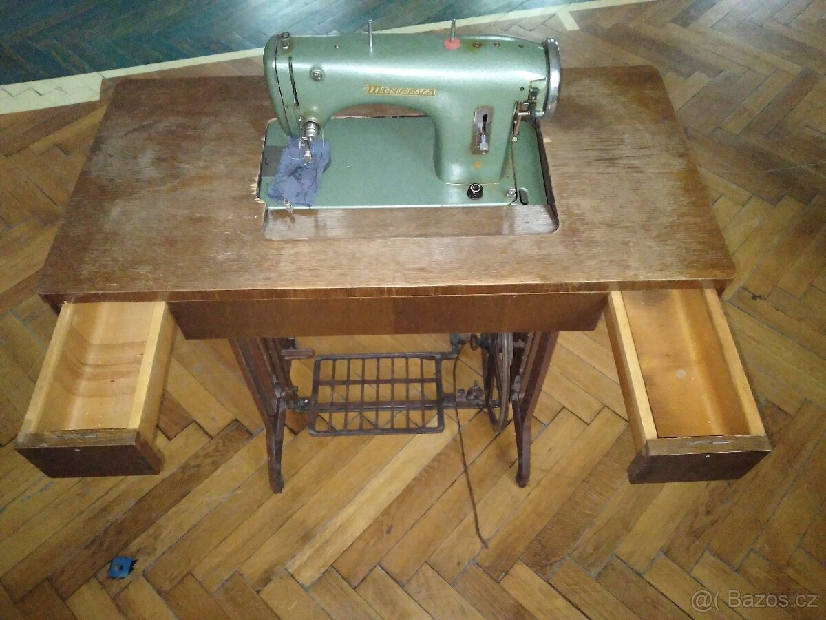 ŠICÍ STROJ - MINERVA - 2