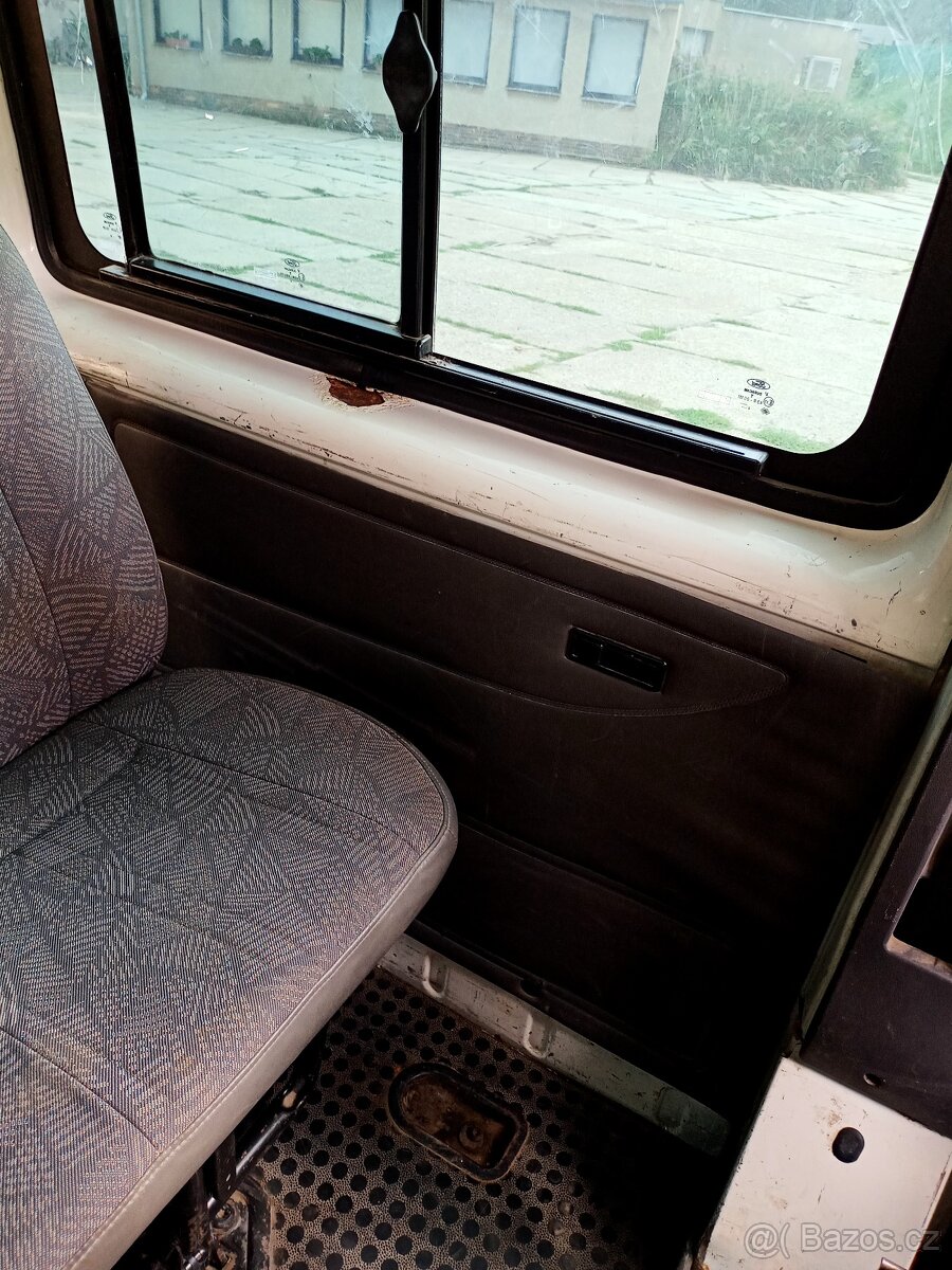 Ford transit 2.0Tddi 74kw r.v.2004 9mist - 2