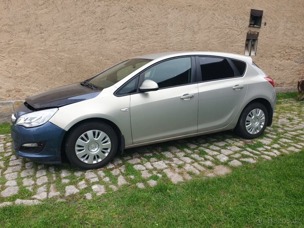 Opel Astra J 1.6 16v 85kw - 2