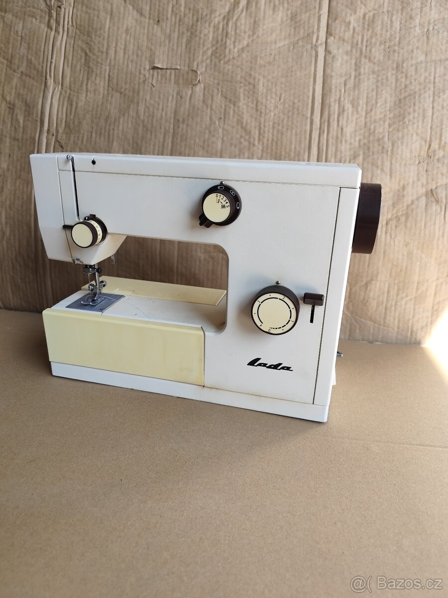 ŠICÍ STROJ LADA - 2