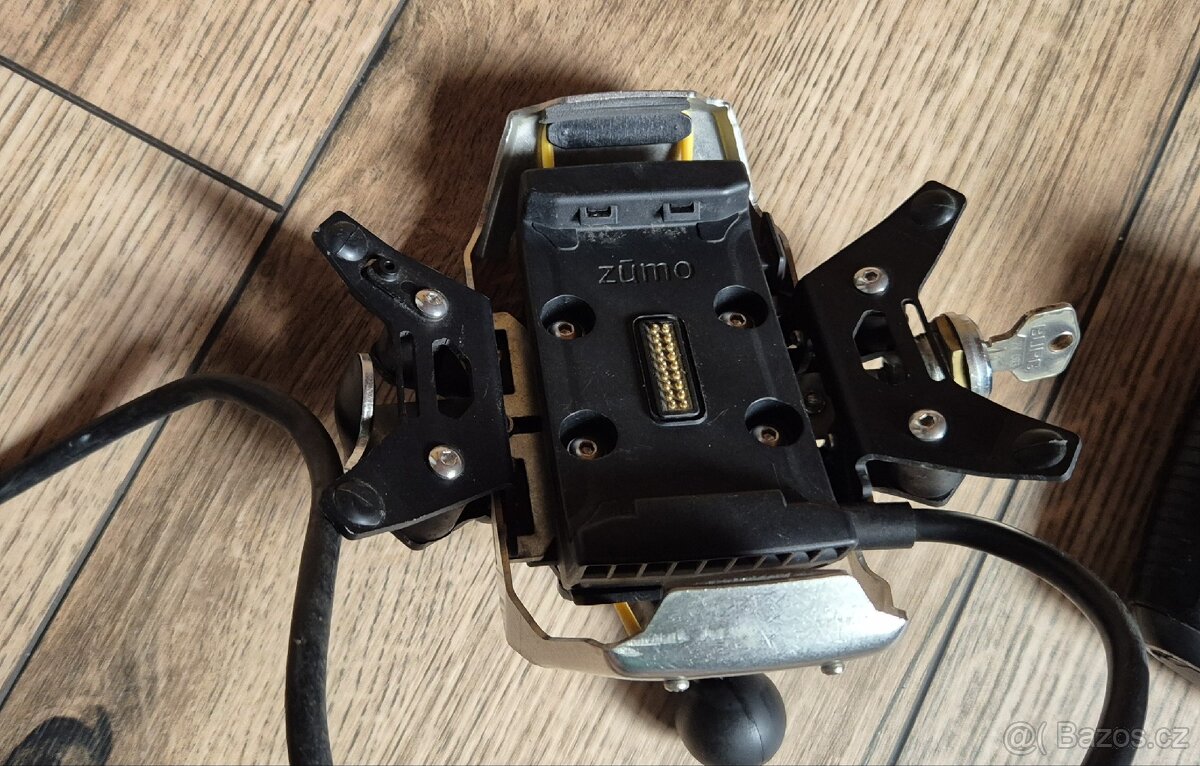 Garmin Zumo 595 + zamykací držák Touratech - 2