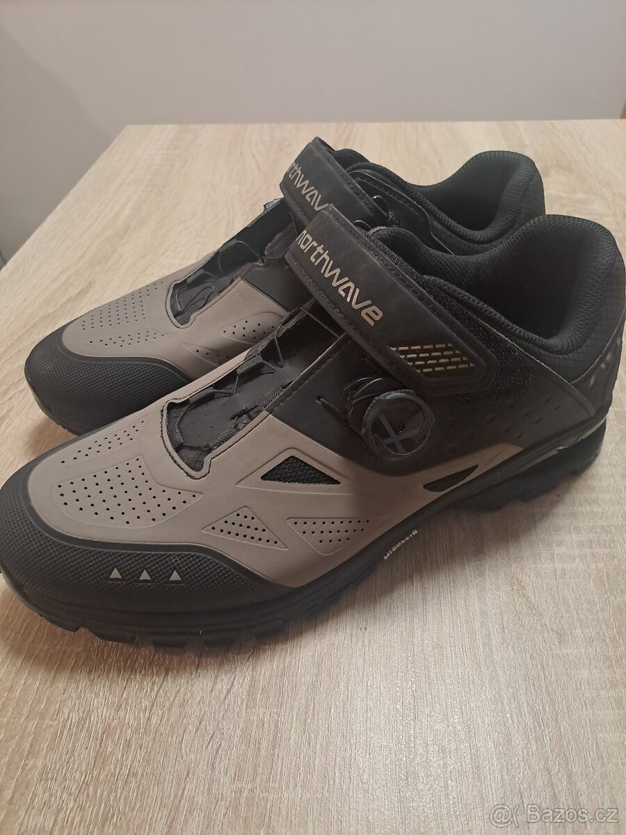 Tretry na kolo vel. 46 - 2