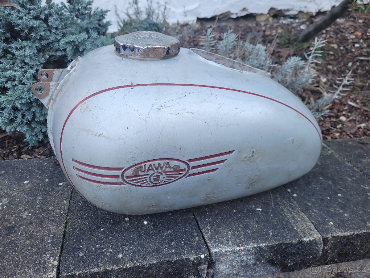 Nádrže ČZ a JAWA kývačka - 2