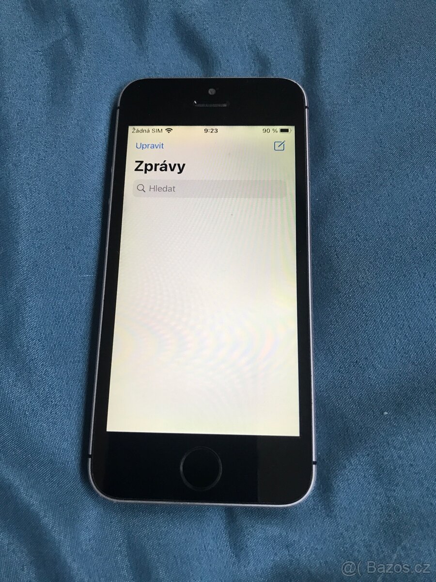 Apple iPhone SE 16GB ( 2016) první generace - 2