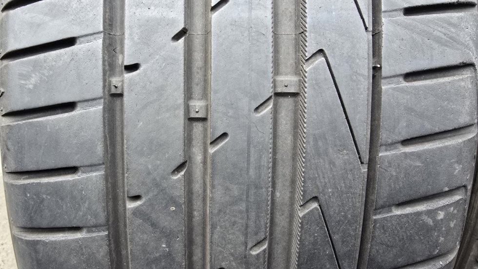 Letní pneu 225/45/17 Hankook - 2