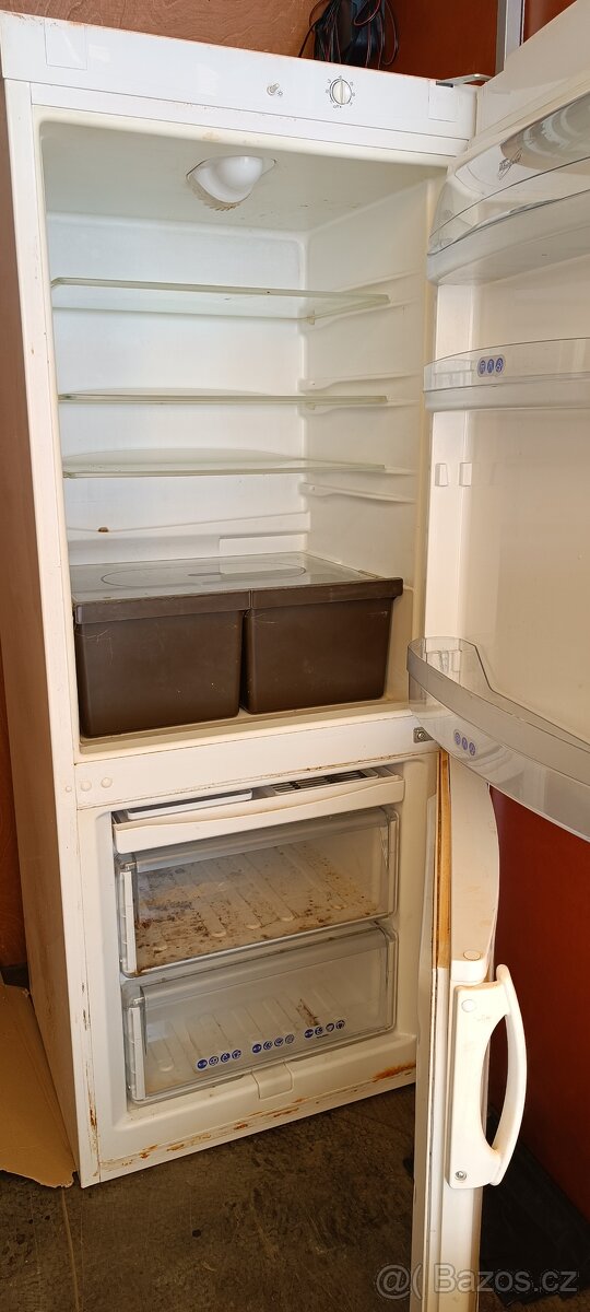 Whirlpool lednice s mrazákem - 2