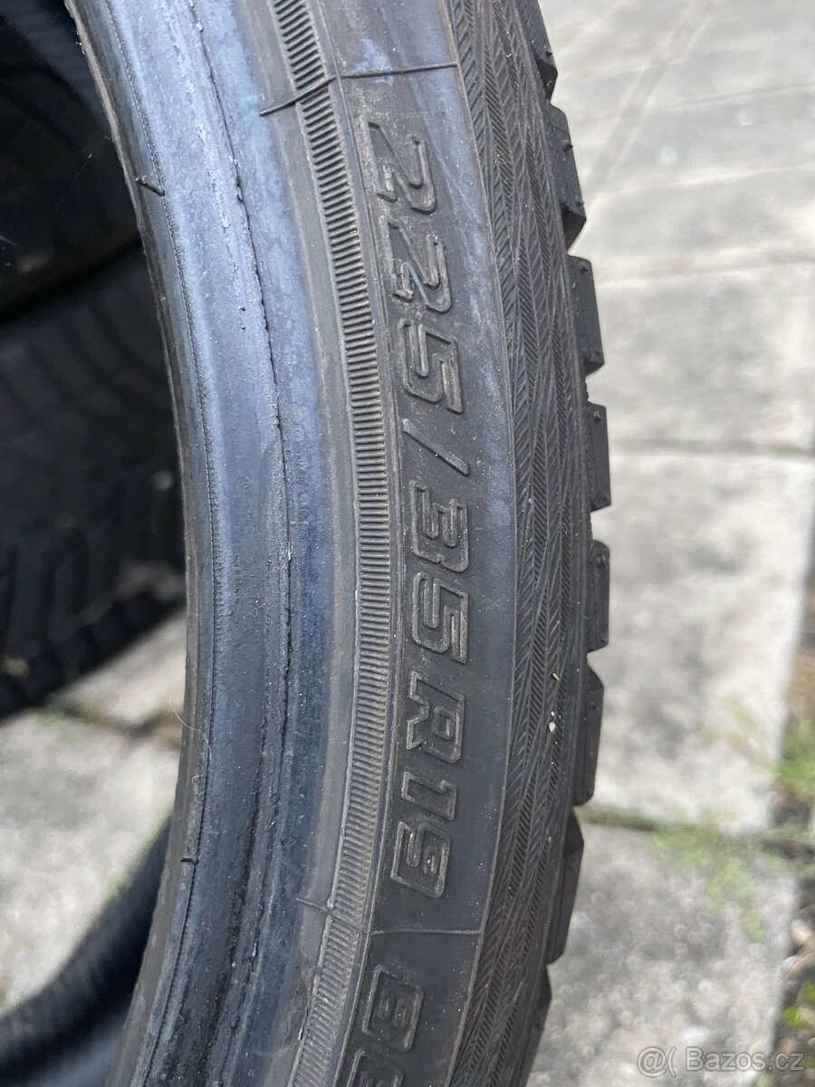 Zimní pneu 225/35 R19 - 2