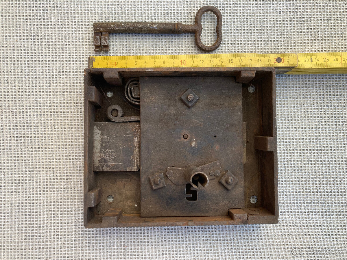 Zámek dveřní starožitný s klíčem - 2