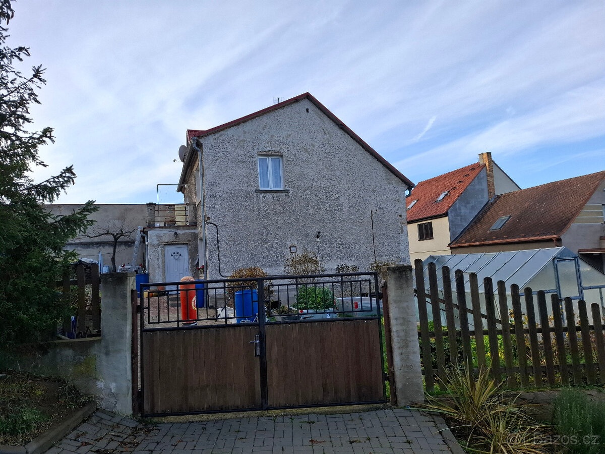 Prodej rodinného domu 5+1 v Libušíně u Kladna - 2