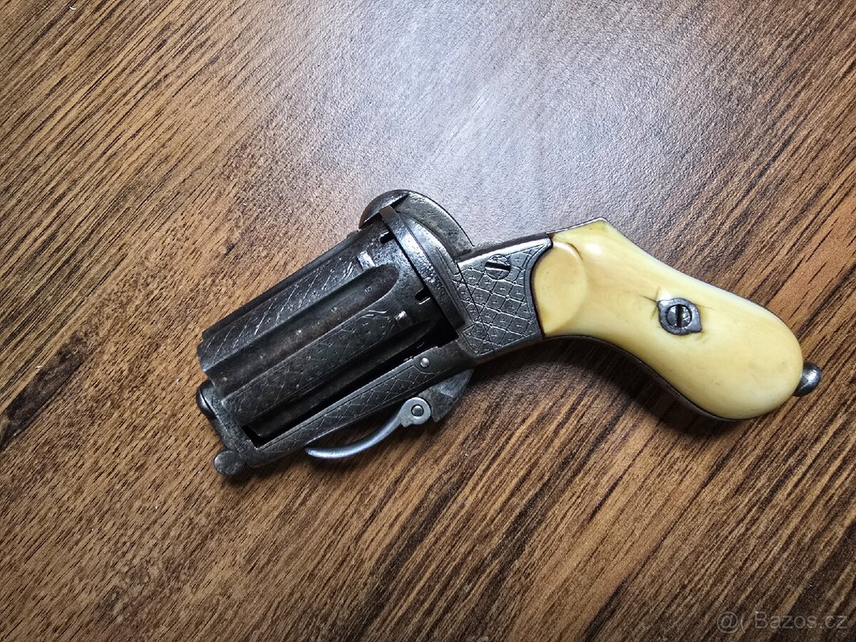KRÁSNÁ HISTORICKÁ HONOSNÁ PISTOLE PEPŘENKA - 2