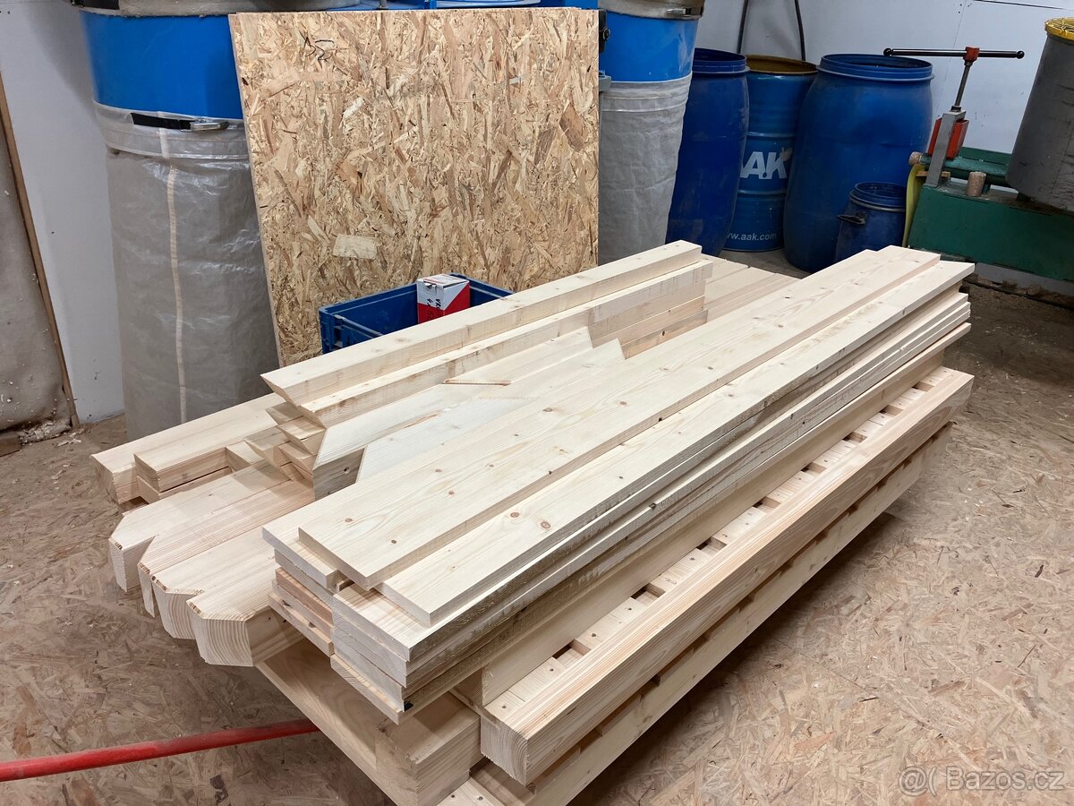 Nový dřevník připravený k montáži - 2