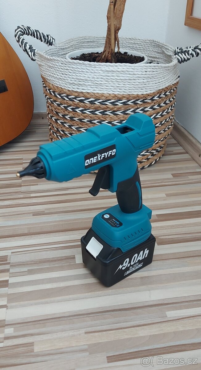 Aku tavná-lepící pistole, pro Aku Makita 18V,NEW. - 2