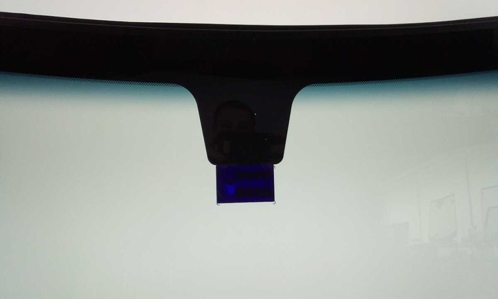 Chrysler 300c čelní sklo - 2