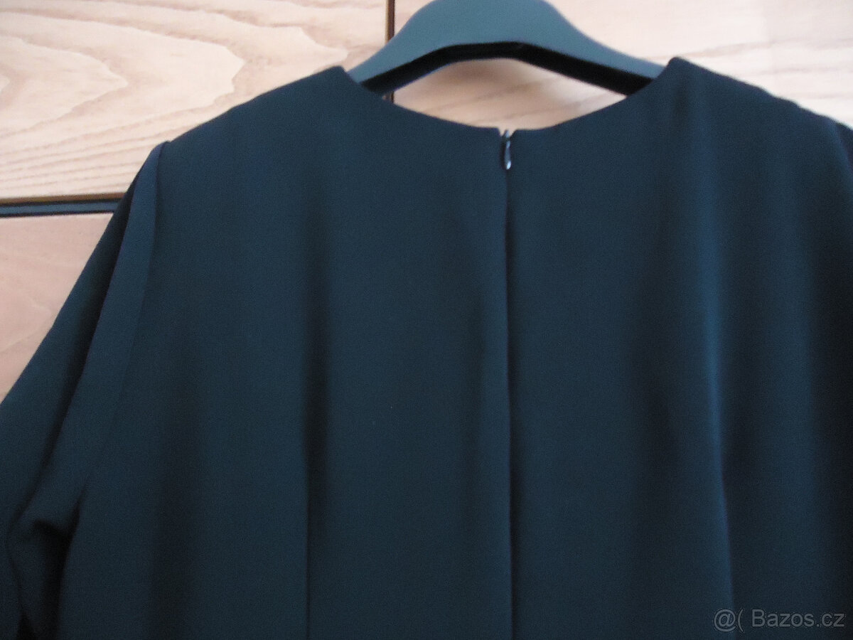 Pouzdrové dámské šaty - 2